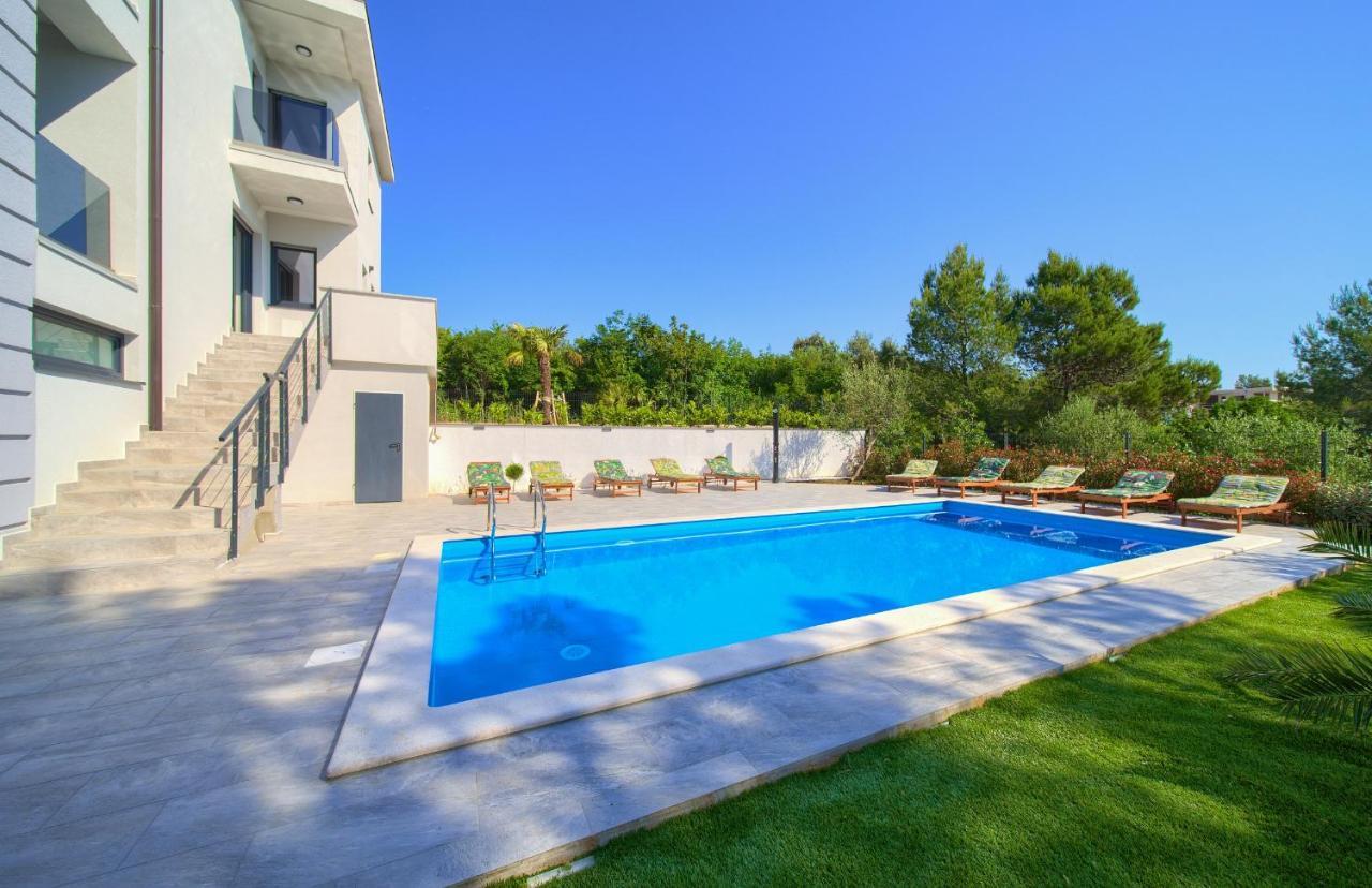 Apartments Paola & Karla With Pool Krk Town Exteriör bild